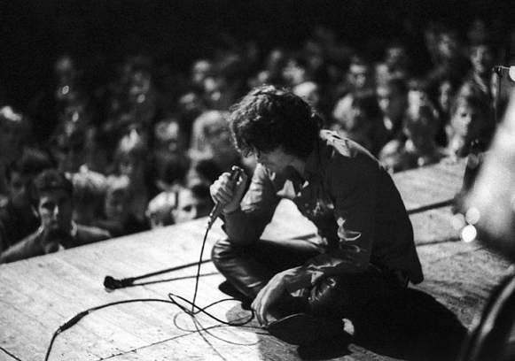 Jim Morrison bei einem Auftritt 1968.