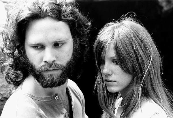 Jim Morrison und seine Freundin Pamela Courson, die ihn leblos in der Badewanne fand. 1969.