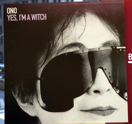Album-Cover des 2007 erschienenen YES,I´M A WITCH