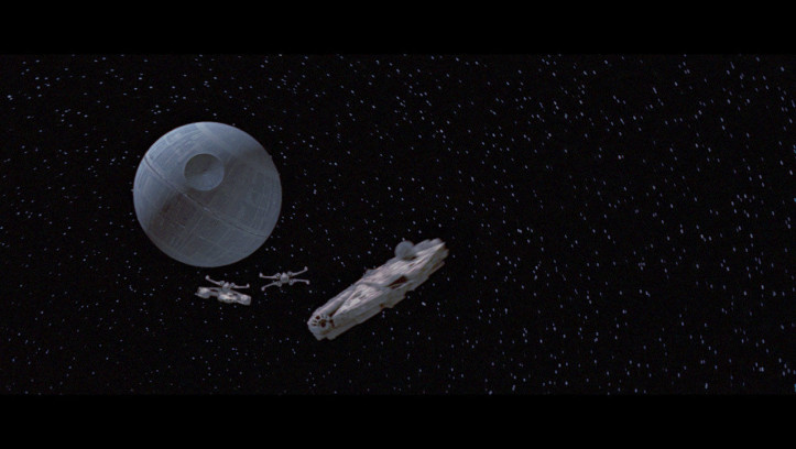 Luke gelingt es, die Schwachstelle des Todessterns auszunutzen. Kurz nachdem die Rebellen fliehen konnten, explodiert der Todesstern.