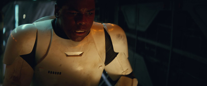 Finn in seiner Stormtrooper-Rüstung