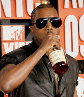 NEW YORK, NY- SEPTEMBER 13: Kanye West arrives for the MTV Video Music Awards at Radio City Music Hall on September 13, 2009 in New York City. (Photo by Gregg DeGuire/FilmMagic)