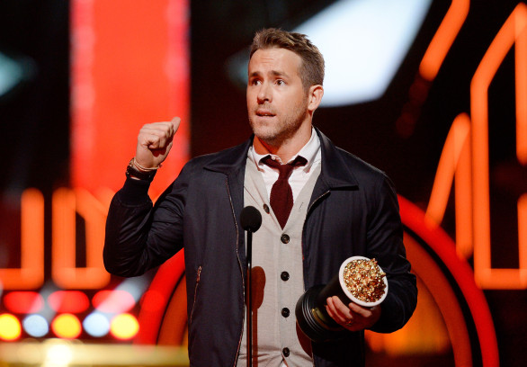Ryan Reynolds mit dem Award für die „Beste Comedy Performance“. 
