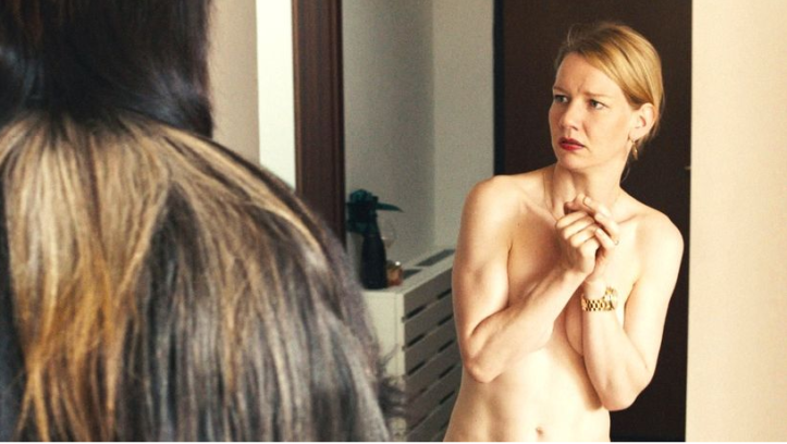 Nacktszene mit Fabelwesen: „Toni Erdmann“ läuft auf eine unangenehme Betriebsfeier hinaus. 