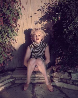 Marilyn 1954 im Garten ihres Hauses