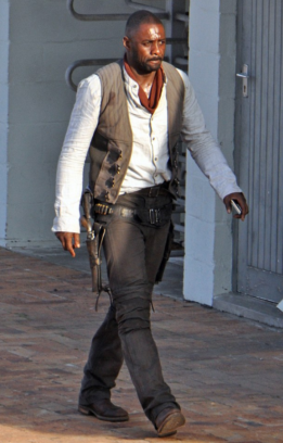 Idris Elba als Roland Deschain. 
