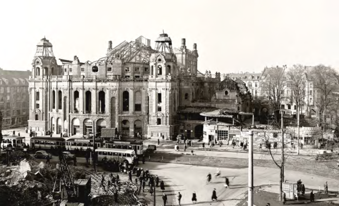 Blick vom Hahnentor auf das ehemalige Opernhaus am Rudolfplatz, 1949.