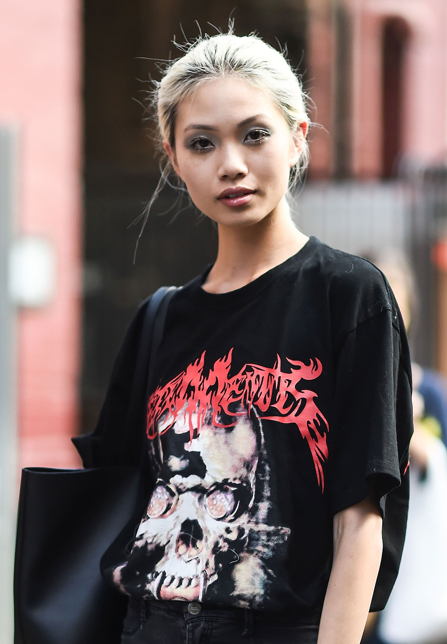 trend-metal-shirt-street-style-03