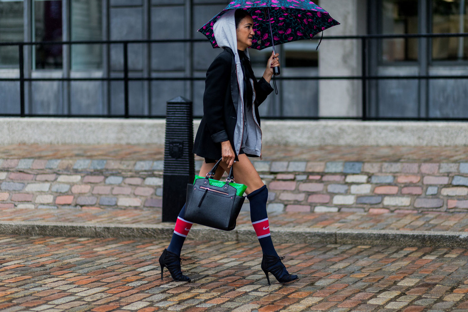 regenbekleidung-mit-style-print-regenschirm