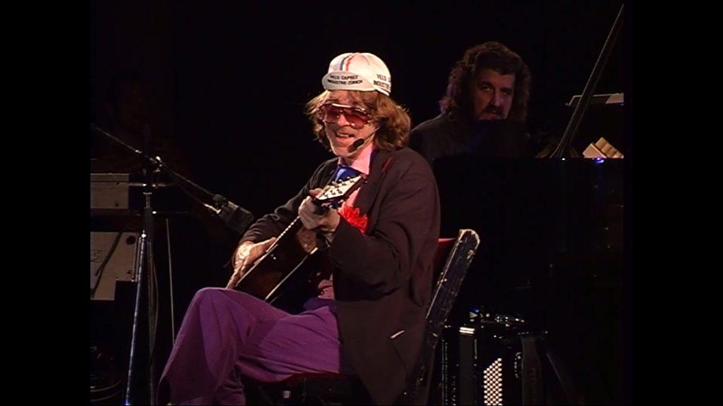 Der späte Schneider, Alleskönner und Multiinstrumentalist, an der Gitarre sieht man ihn trotzdem selten.