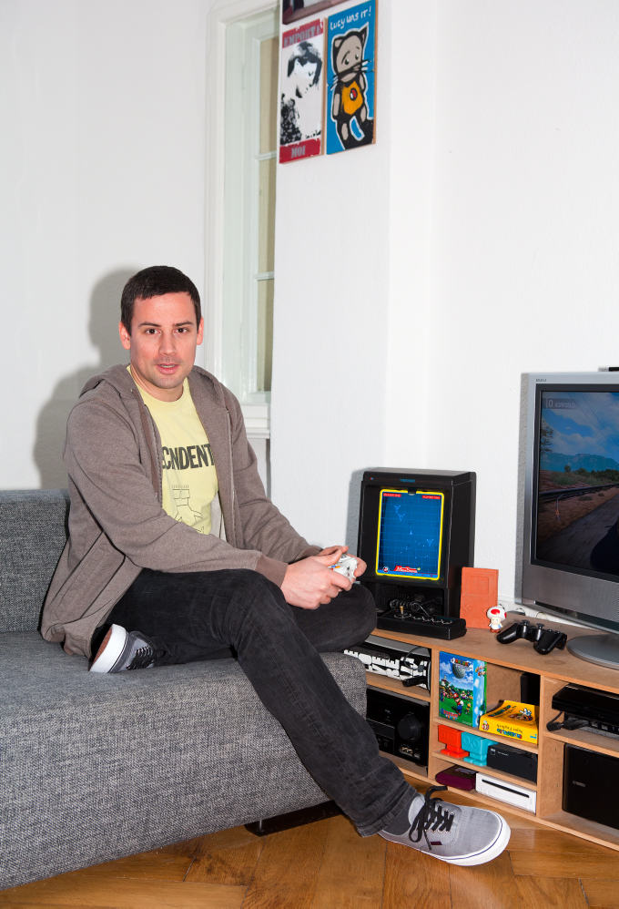 Christian, 35, liebt Videospiele seit den Zeiten des Atari 2600, stapelt seine Konsolen ordentlich in Regale und ist Chefredakteur des "gamereactor".
