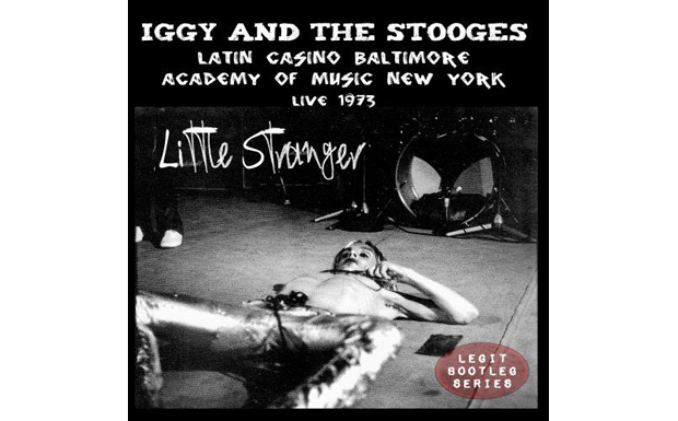 Wolf Kohl schreibt im Januar 1991: "Und als sich lggy als schwitzendes, manisch-magisches Rock 'n" Roll-Tier durch den Son...