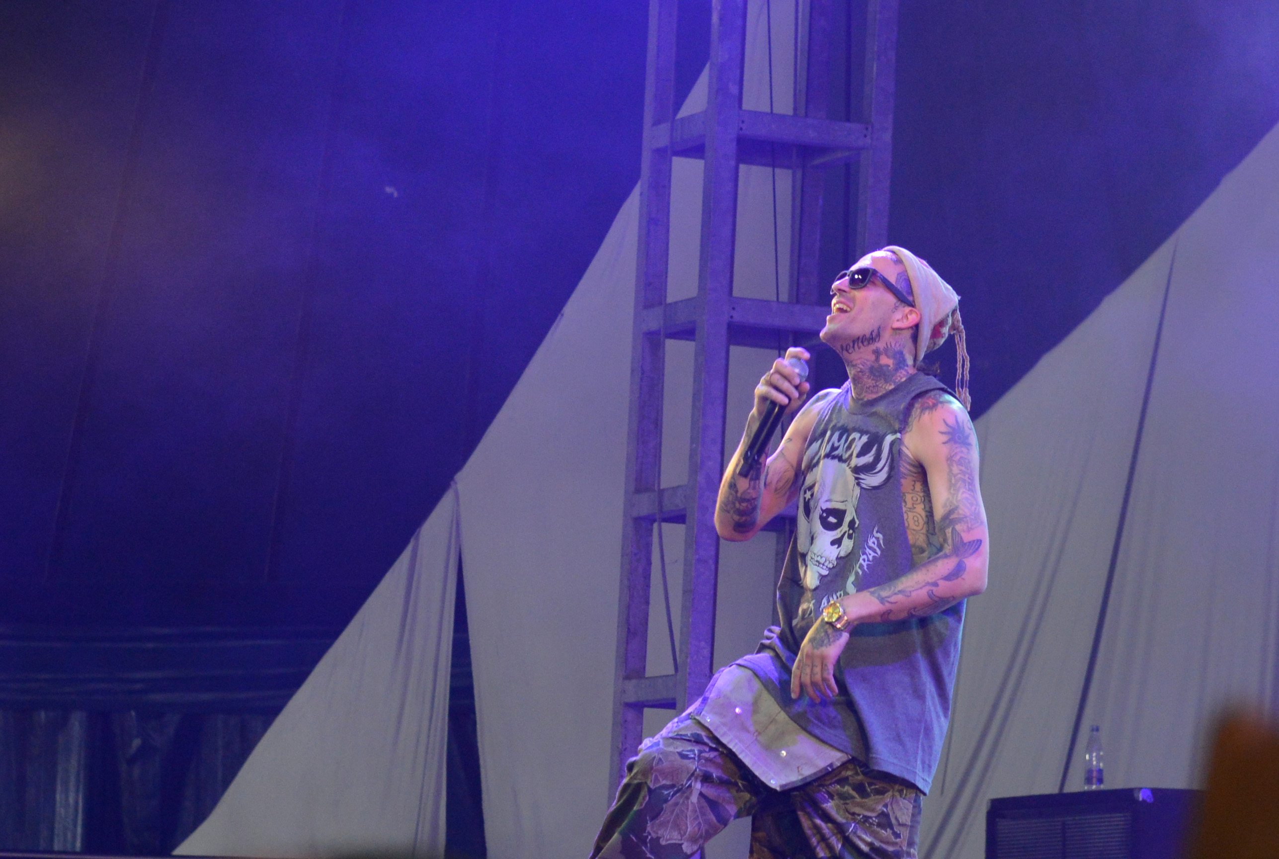 der, trotzdem ihm der Ton nach seinem Stage-Diving abgedreht wurde, bester Laune blieb.