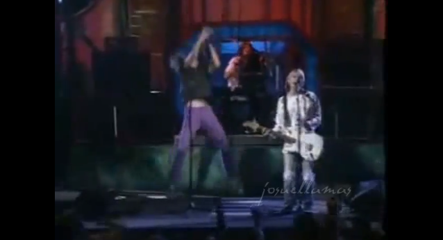 6. Nirvana: Dachschaden, die 2. Die "unberechenbaren" Grunge-Musiker wollten die MTV Awards 1992 mal so richtig aufmischen...