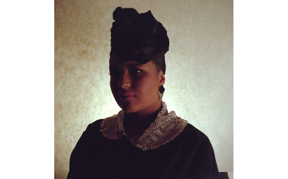 Ein knackiger HipHop-Beat, begleitet 
von Floating Points typischem Rhodes-
Piano. Dazu singt Fatima mit kraftvoller Stimm...