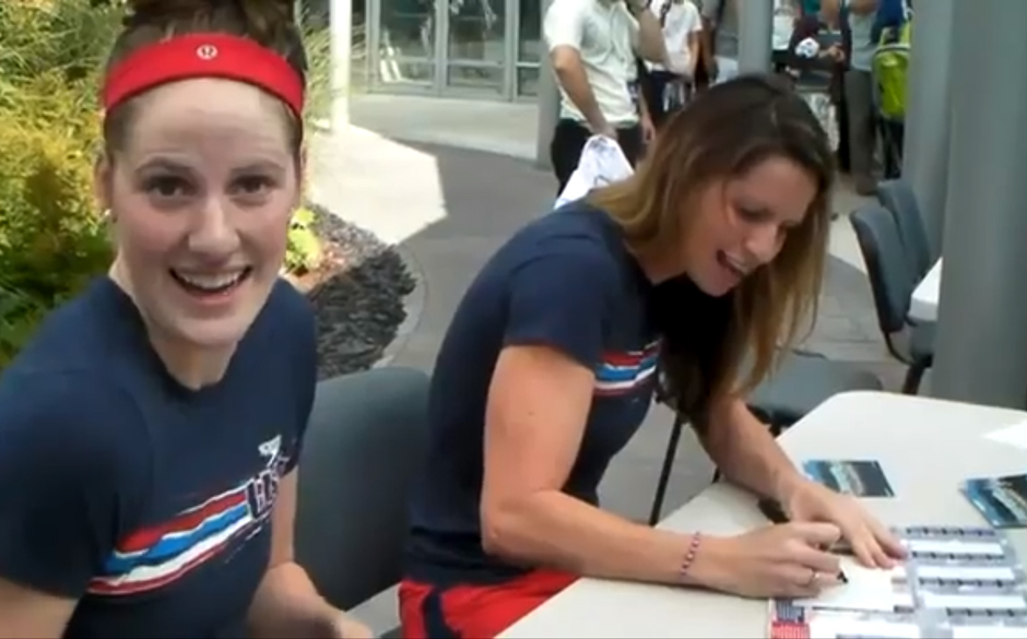 Die haben gut lachen: Der Medaillenfavorit bei den Olympischen Spielen in London hatte neben dem Training noch Zeit Carly ...