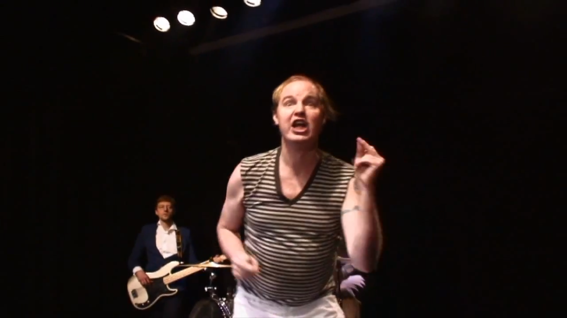 "Start Me Up" ist nichts dagegen: Die Türen kopieren die Manierismen der Rolling Stones – und machen ein ebenso besche...