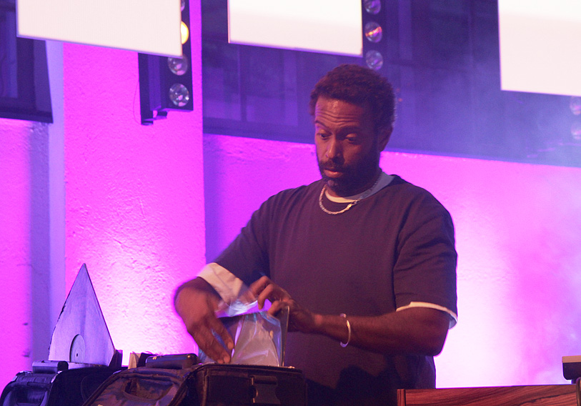 Im so genannten Backyard musste Theo Parrish schon in den Untiefen des Plattenkoffers suchen