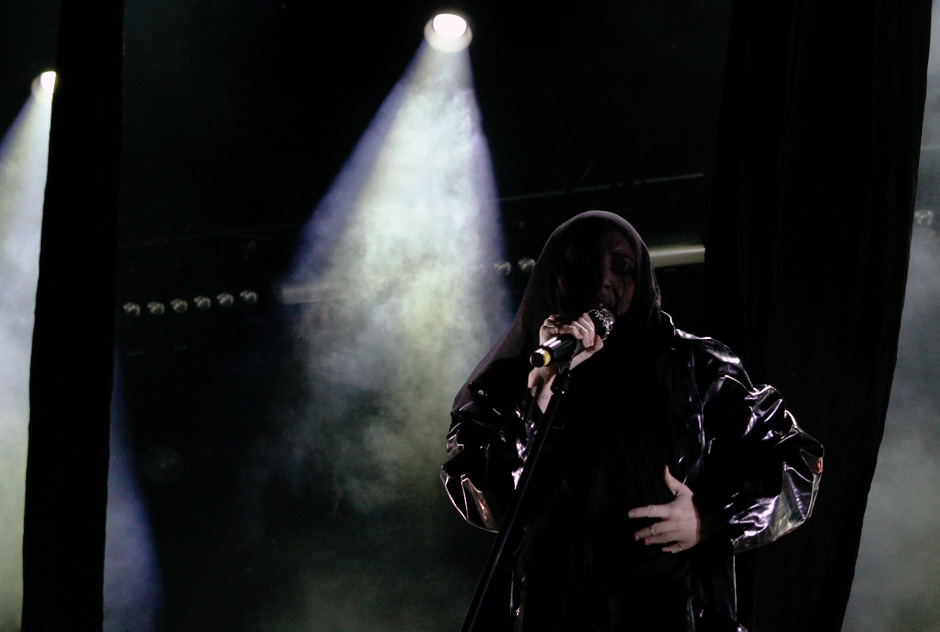 Wer sich hinter diesem Schleier verbirgt?