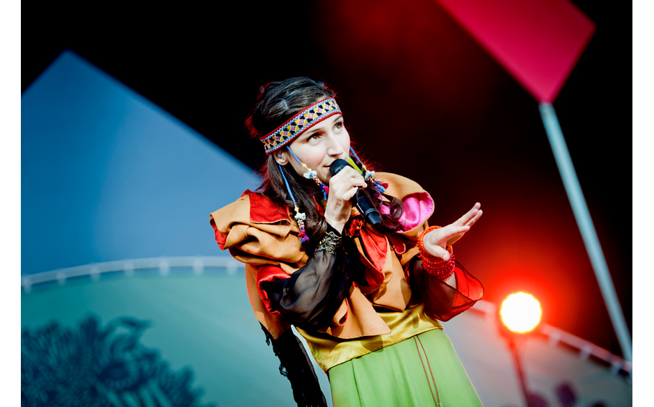 Ihre Musik ist jedoch oft bittersüßer, gut gemachter, westlicher Pop.