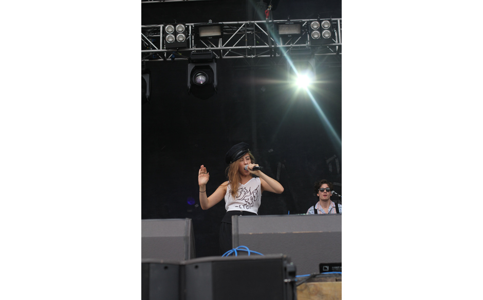 Samantha Urbani von Friends