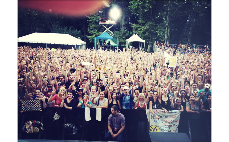 Gwen Stefani von No Doubt hat während ihres Gigs für "Good Morning America" nicht nur gesungen, sondern auch fotografiert.