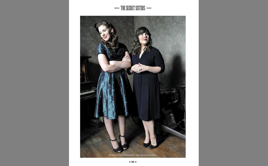 Natürlich dürfen auch die Secret Sisters nicht fehlen, die zwar jung sein mögen, ihre Musik aber an den alten Helden ge...