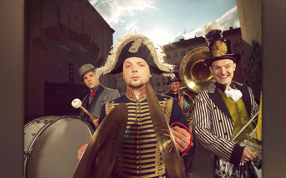 Platz 6 teilt sich der Song  "Horst & Monika" von Die Orsons feat. Cro (Saarland) …