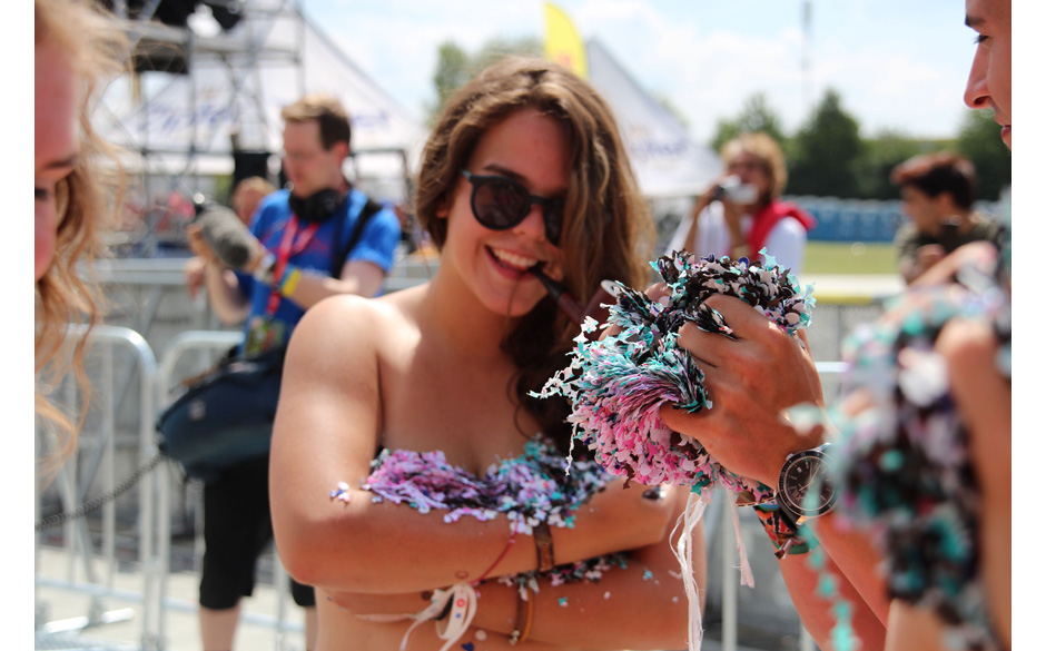 Frequency Festival 2012: Die Aktfoto-Aktion gegen das Pussy-Riot-Urteil, initiiert von Gerrit Starczewski