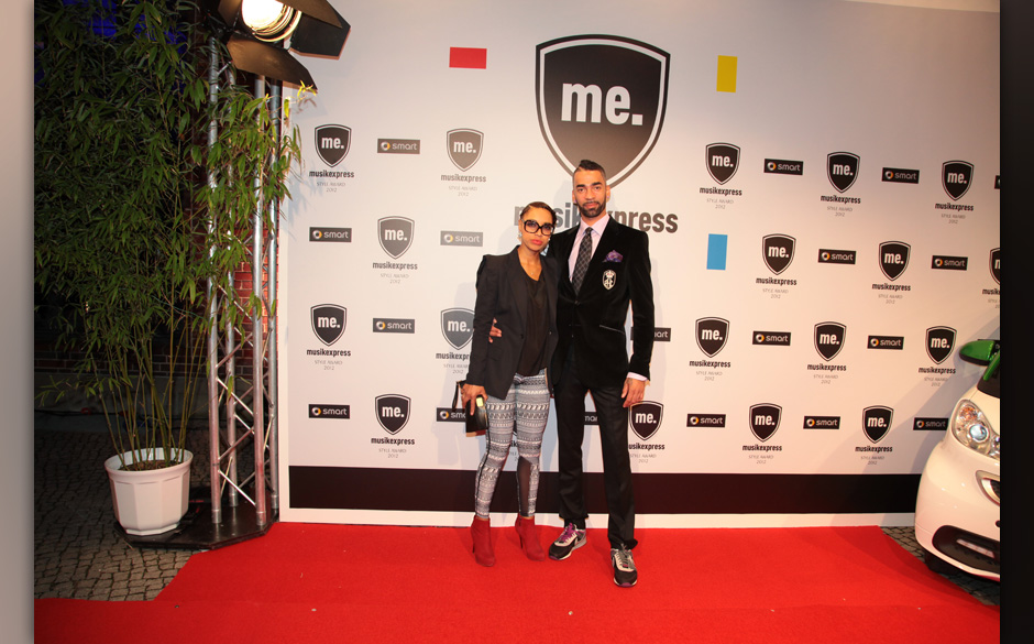 DJ Harris und Begleitung