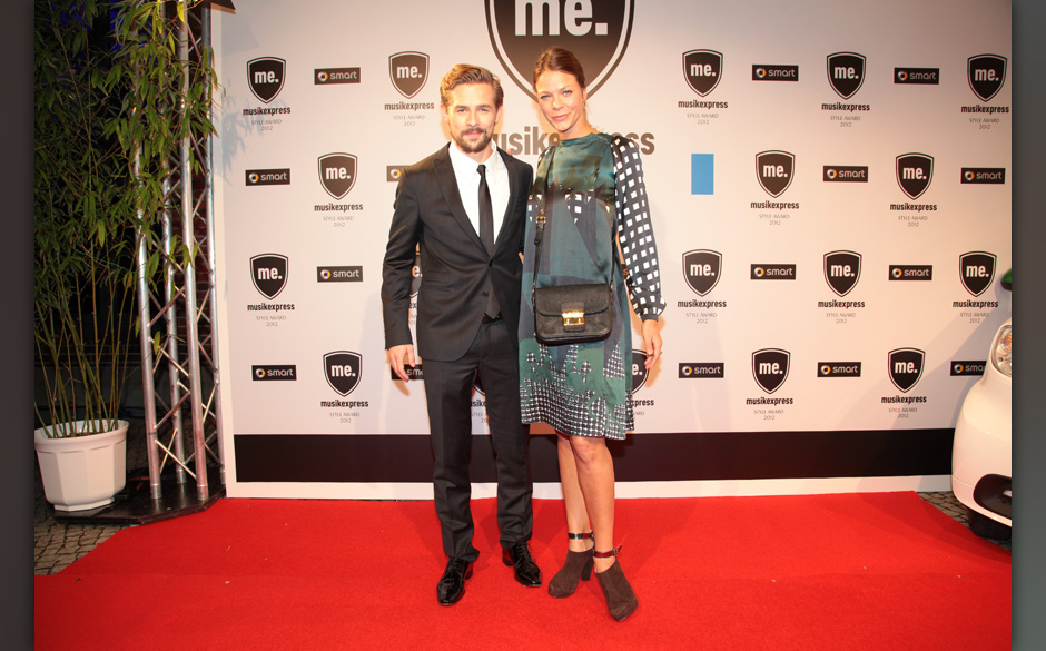 Moderator Klaas Heufer-Umlauf mit Jessica Schwarz beim Musikexpress Style Award 2012