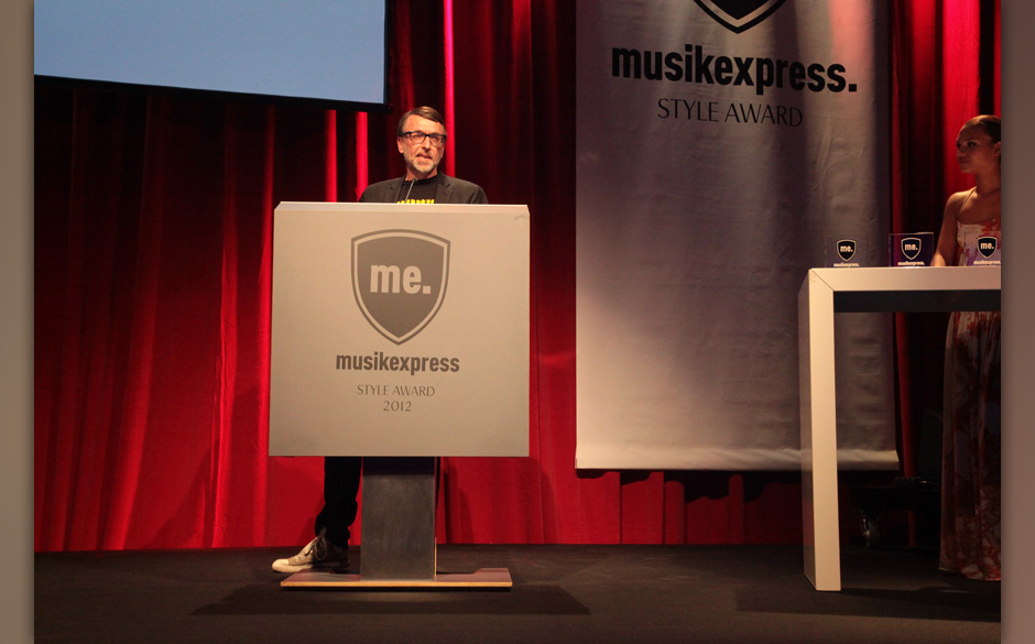 ME-Redakteur Albert Koch hielt die Laudatio für Mathias Munk Modica, dem "Best Performer Domestic"