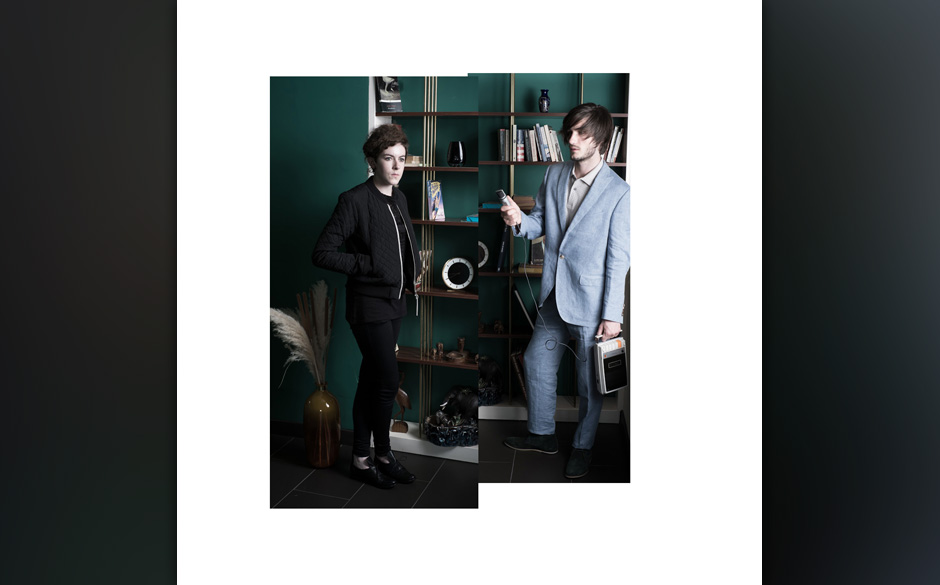 Hannah: Jacke Adidas Originals, Top Monki, Hose Topshop, Schuhe Weekday