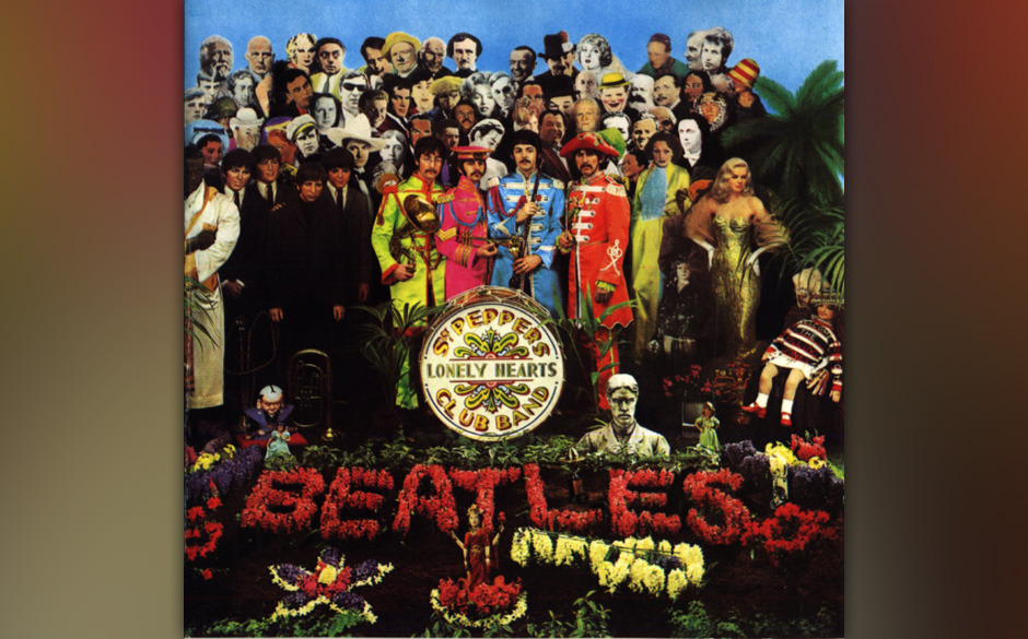 The Beatles – "Sgt. Pepper's Lonely Hearts Club Band" (1967). Die Band, die das Prinzip „Band“ erst erfunden hat, tr...