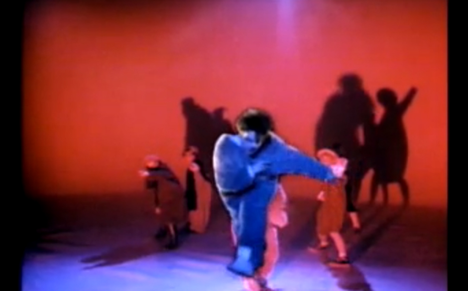 The Cure: "Why Can't I Be You?" Robert Smith und Band machten aus der Not die Tugend: bisschen Bein haben, drollig gucken ...