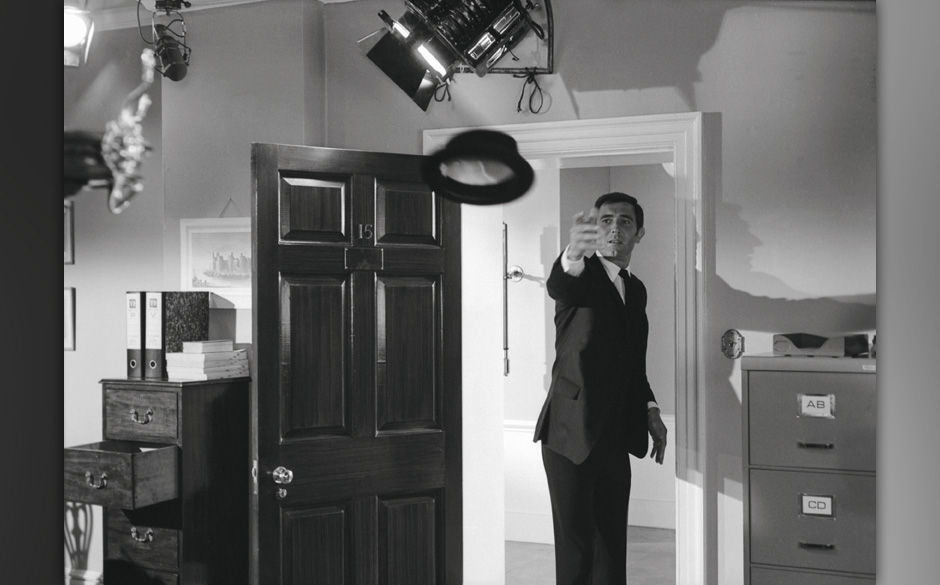 xl_james_bond_archives_12 2.jpg