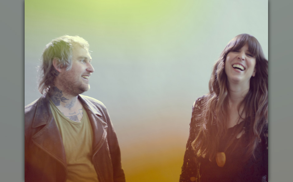 Aaron Coyes und Indra Dunis von Peaking Lights