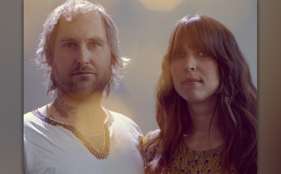 Aaron Coyes und Indra Dunis von Peaking Lights