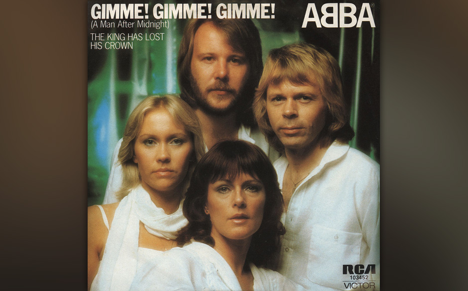 9. "Gimme! Gimme! Gimme! (A Man After Midnight)". Da sitzt sie also zuhause, die wunderschöne Agnetha, Traumfrau einer Ge...