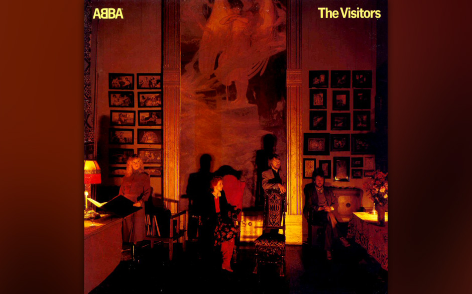 17. "Soldiers". "Soldiers write the songs that soldiers sing / The songs that you and I don't sing". Zuletzt stellte die B...