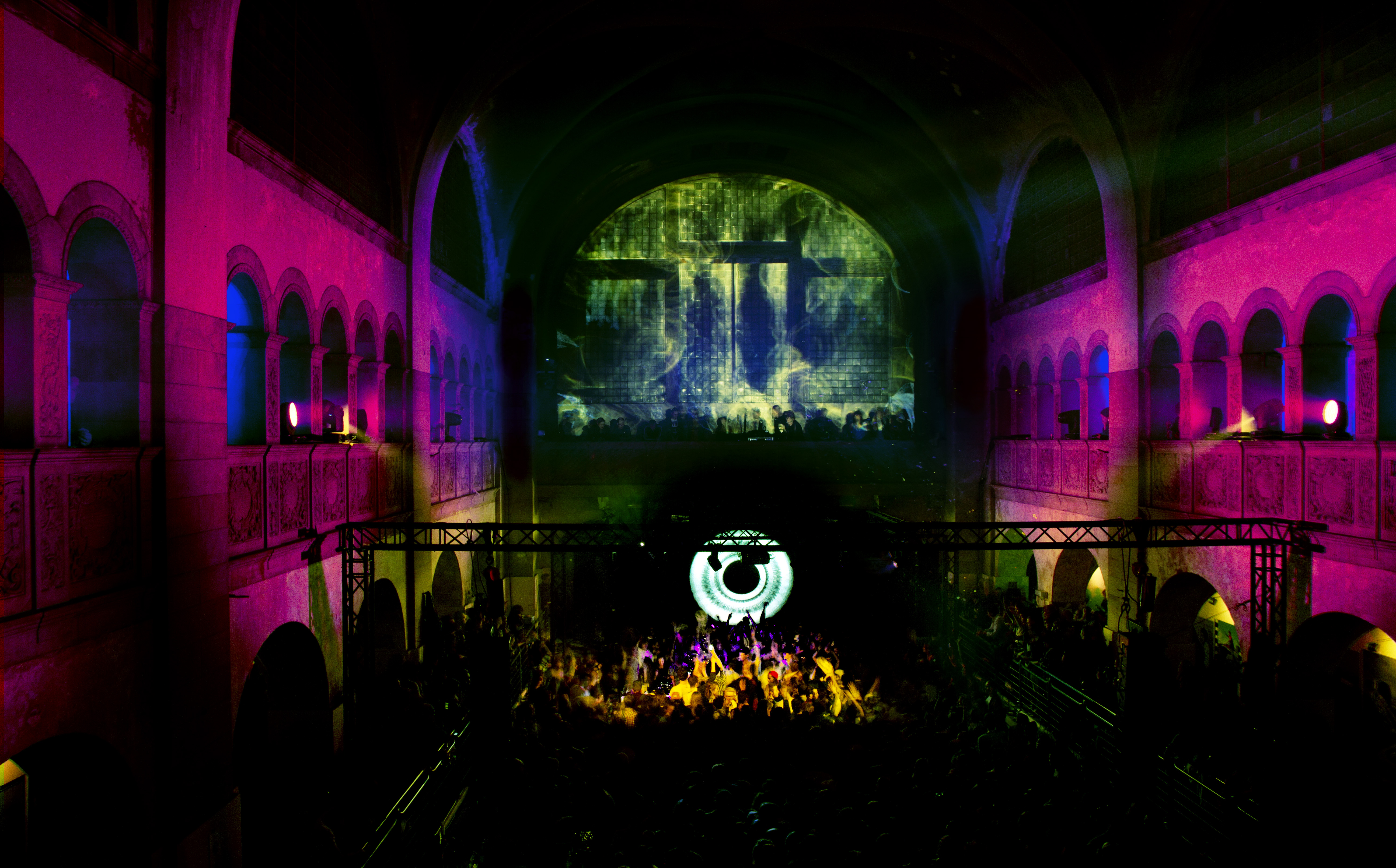 Der Boiler-Room-Abend fand diesmal im Berliner "Stadtbad an der Oderberger Straße" statt