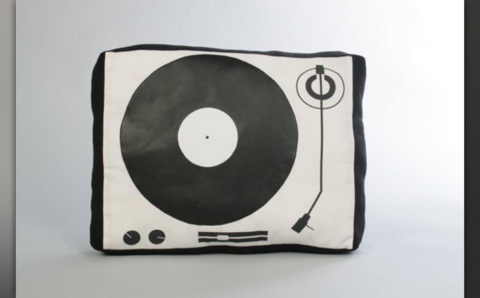 Wer ohne seine Schallplatten nicht Schlafen kann, sollte sich dieses Kissen zulegen. —ab 39 Euro,www.etsy.com/shop/mypil...