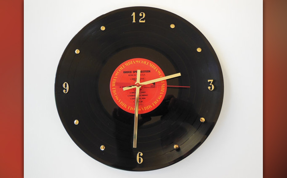 Schallplattenuhr, damit man die Zeit beim Hören nicht vergisst. — ca. 18 Euro, etsy.com/RecordsAndStuf