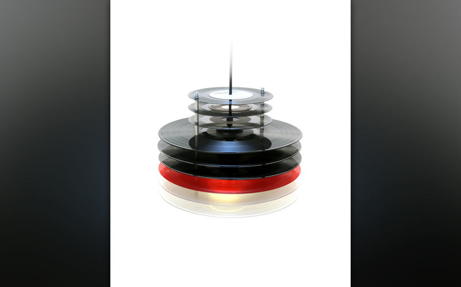 Erleuchtet vom Vinyl. Wer seine Platten nicht nur drehen will, sollte diese Vinyl-Lampe kaufen — ca. 199 Euro  etsy.com/...
