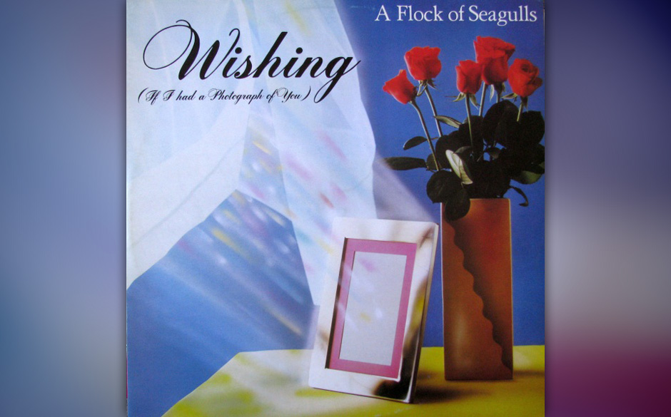 12. A Flock Of Seagulls - „Wishing (If I Had A Photograph Of You)“ (1982)
Die waghalsig frisierte Kapelle aus Liverpoo...