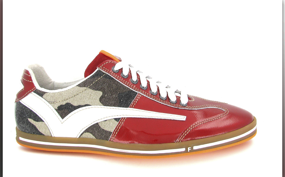 SS 2013: Sneaker aus ‚Pull-Up’-Lackleder in Kombination zu Camouflage gemustertem Material