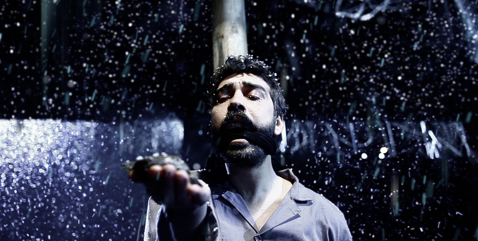 Neu im Kino: "Gergedan Mevsimi", ein totgeglaubter persischer Schriftsteller auf der Suche nach seiner Familie.