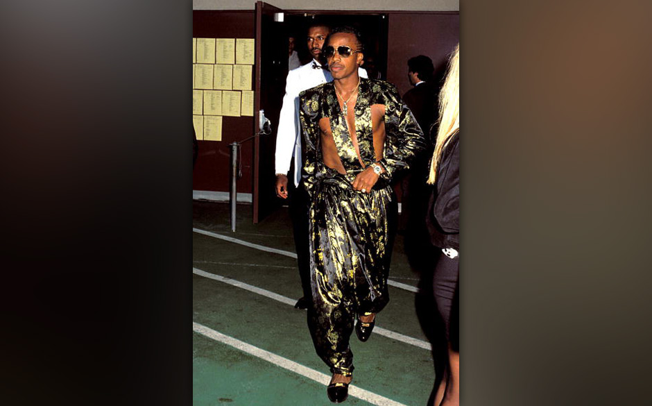 MC Hammer im modischen Goldrausch bei den MTV Video Music Awards im Jahr1990.