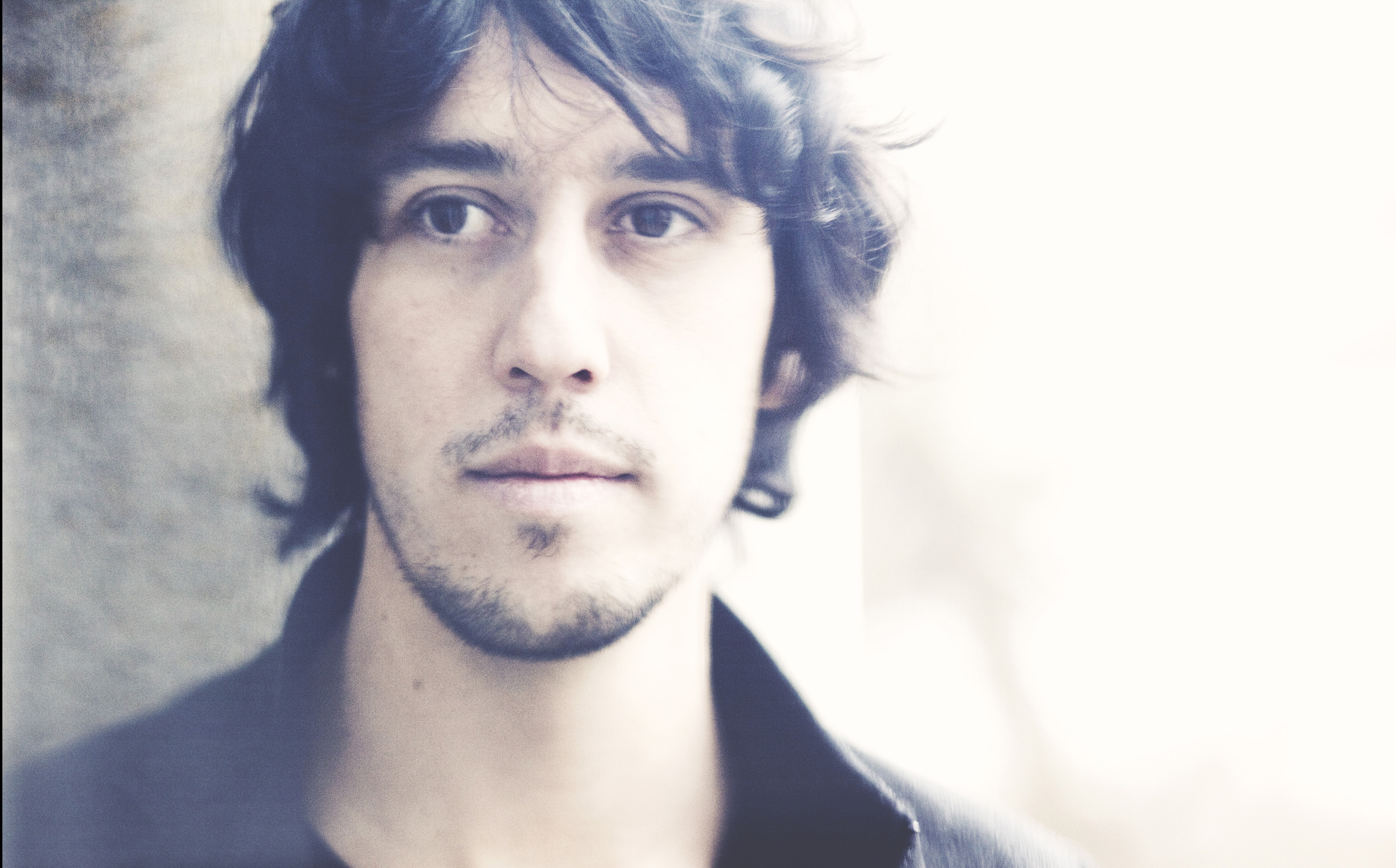 Schwungvoller, experimenteller Art-Folk.