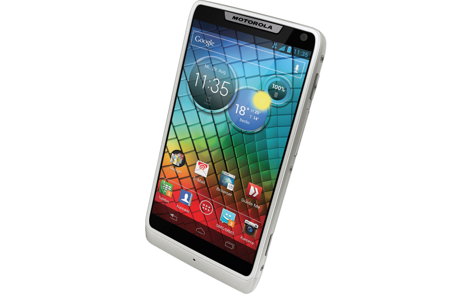 RAZR_i_White_Dyn_Strong_EMARA_DE (1).jpg